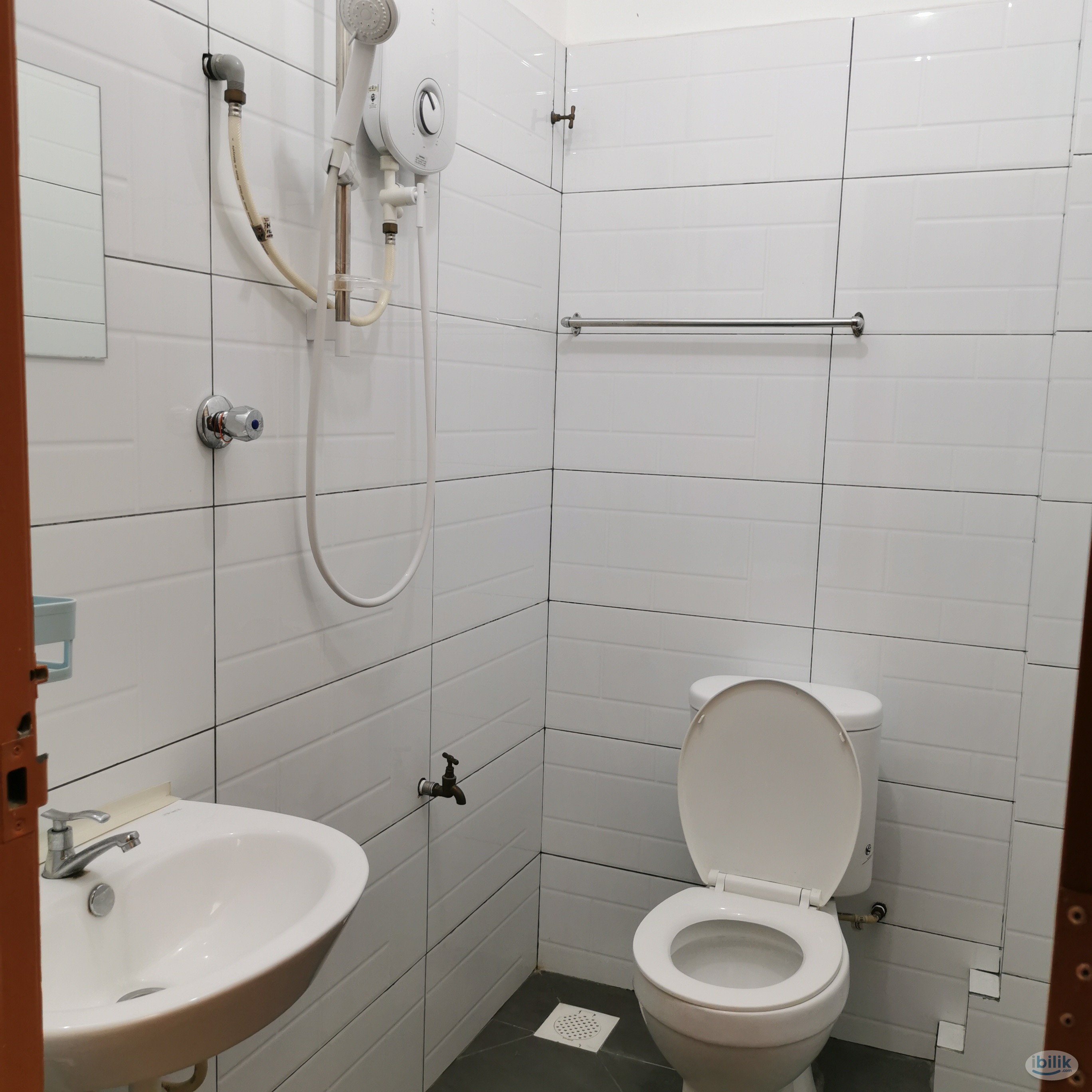 SS15 house facing Subang Jaya LRT / KTM station – own bath, furnished room posted by owner - Image 4