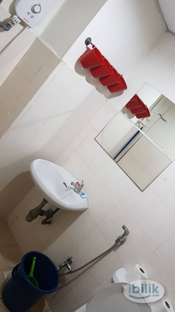 Middle Room for Rent – Palm Spring Condo, Kota Damansara (Female Only) - Image 5