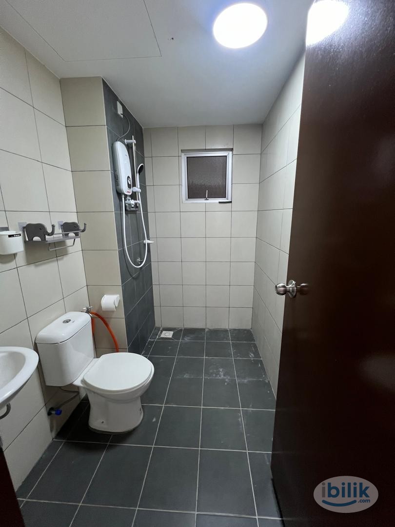 Master Room at Astetica Residences, Seri Kembangan - Image 1