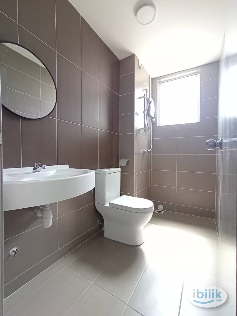 [FEMALE UNIT] Master room for rent at Platinum Splendor Residensi Semarak with private 🛁bathroom - Image 3
