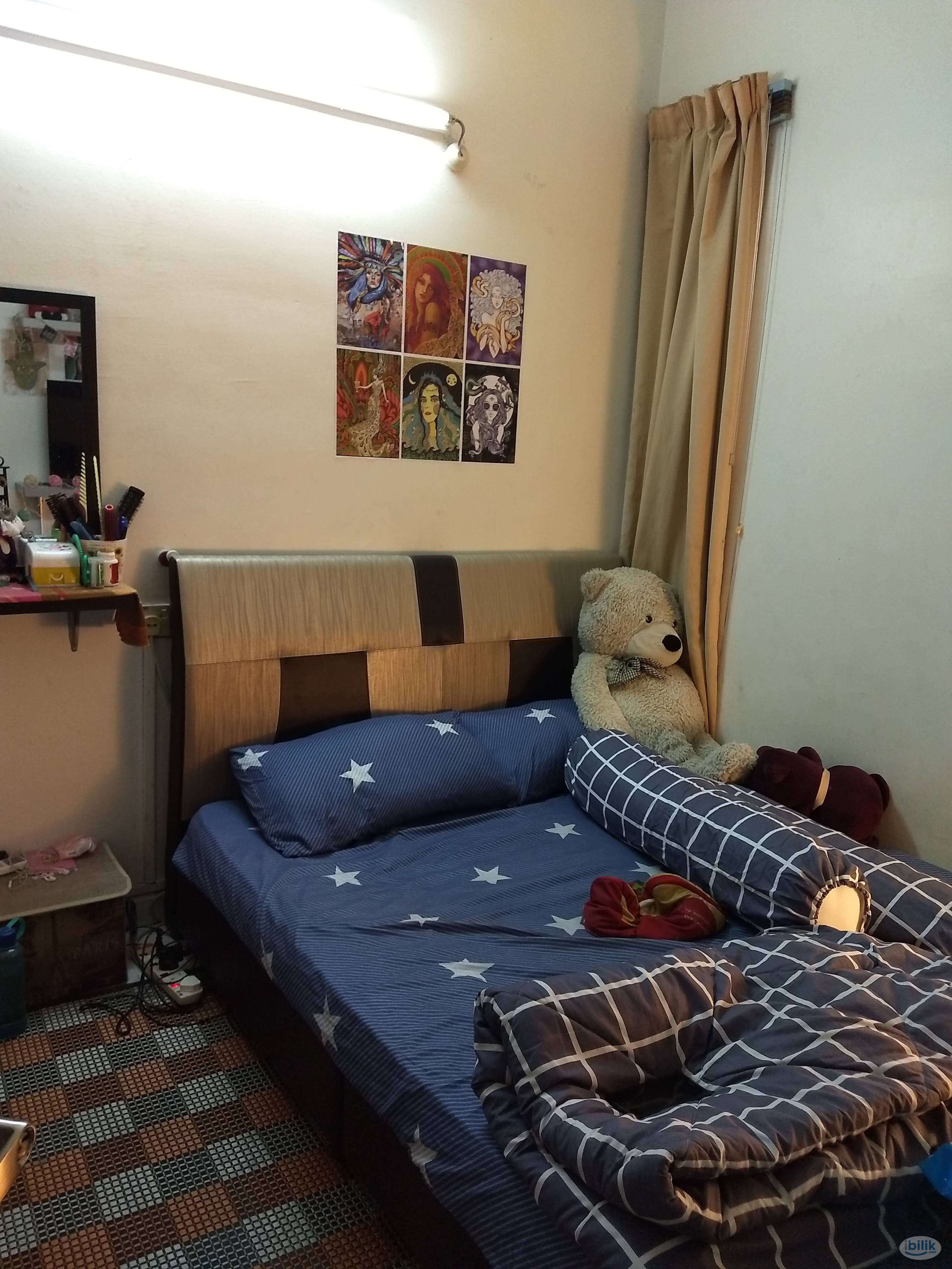 Npark Furnished Aircond Middle room included utilities share bathroom MIX GENDER - Image 1