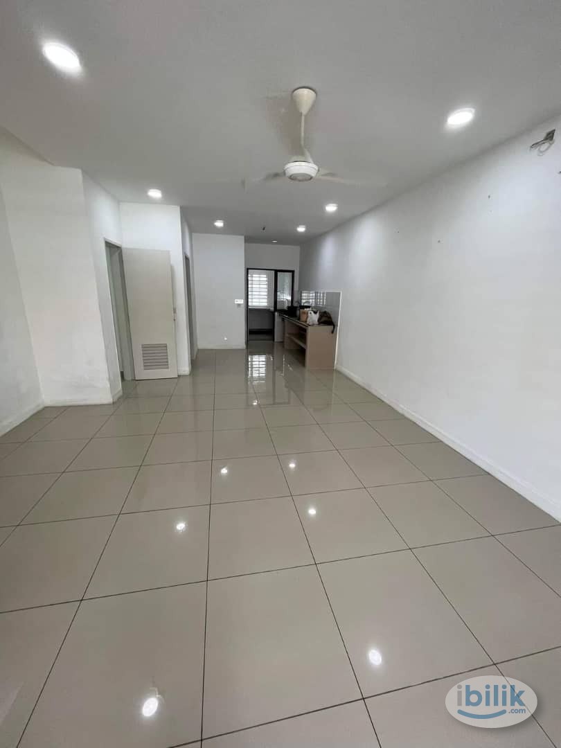 Middle Room at Bandar Mahkota Banting, Banting - Image 2