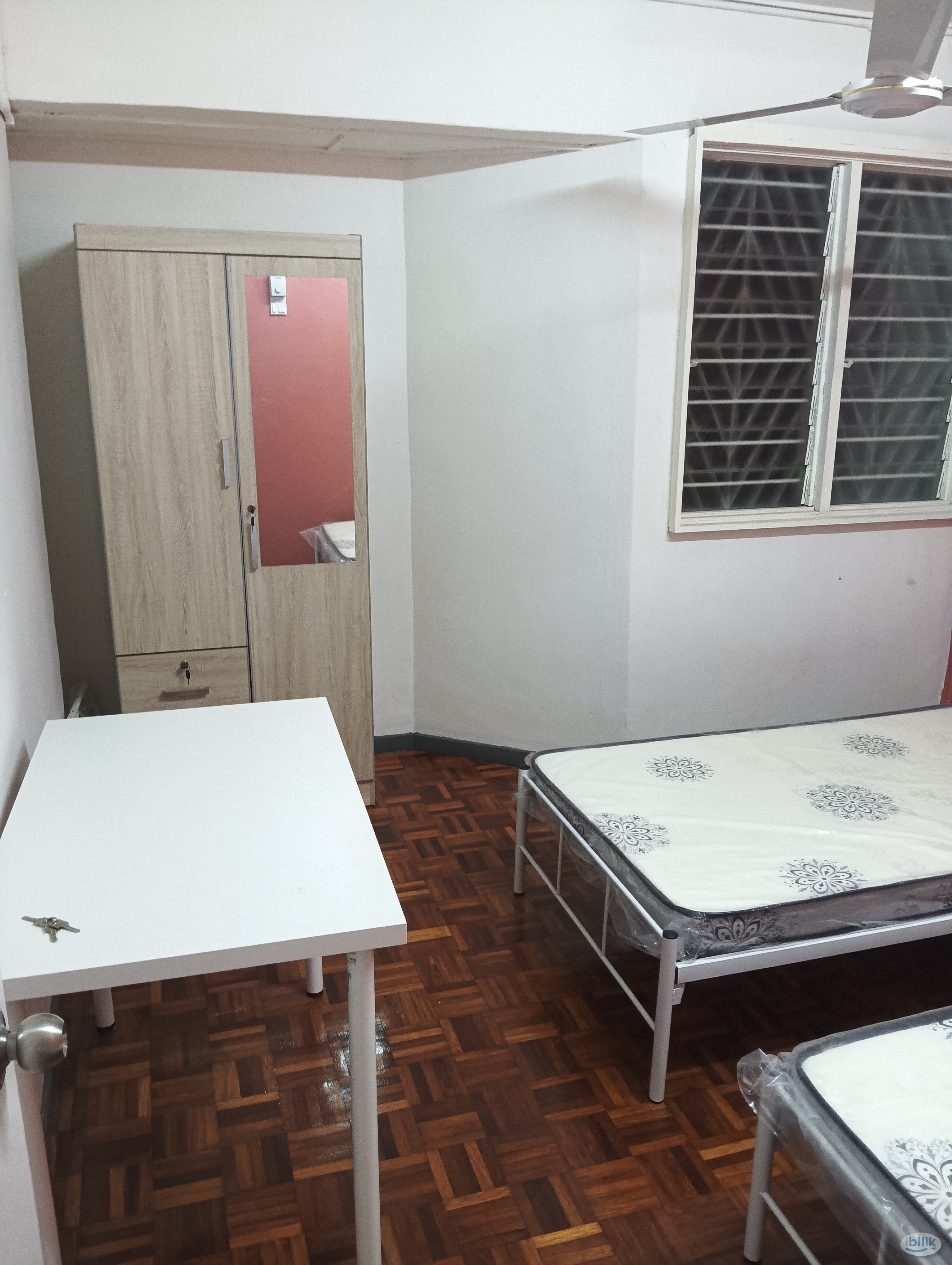 Middle Room at Subang Jaya, Selangor - Image 2