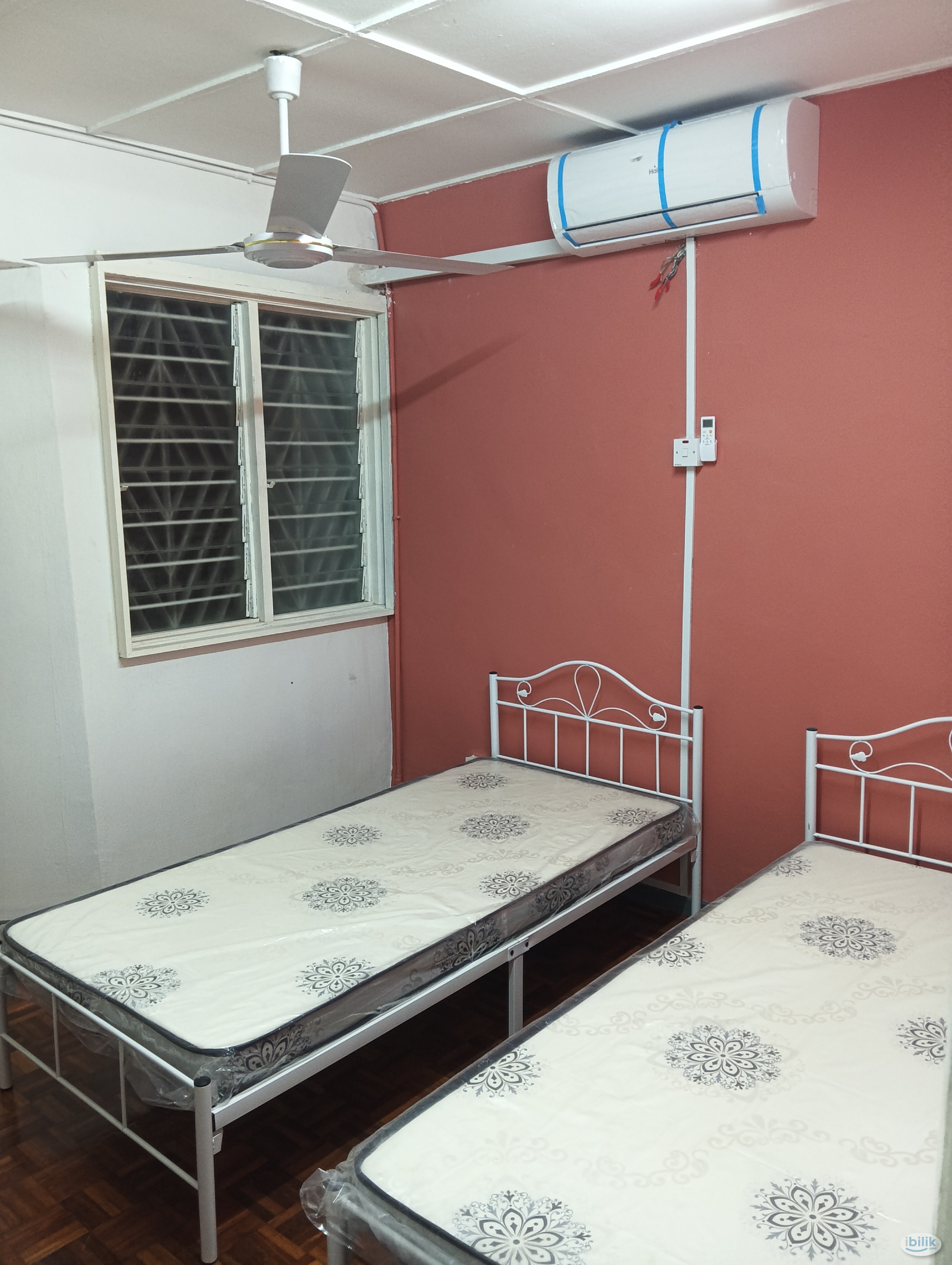 Middle Room at Subang Jaya, Selangor - Image 1