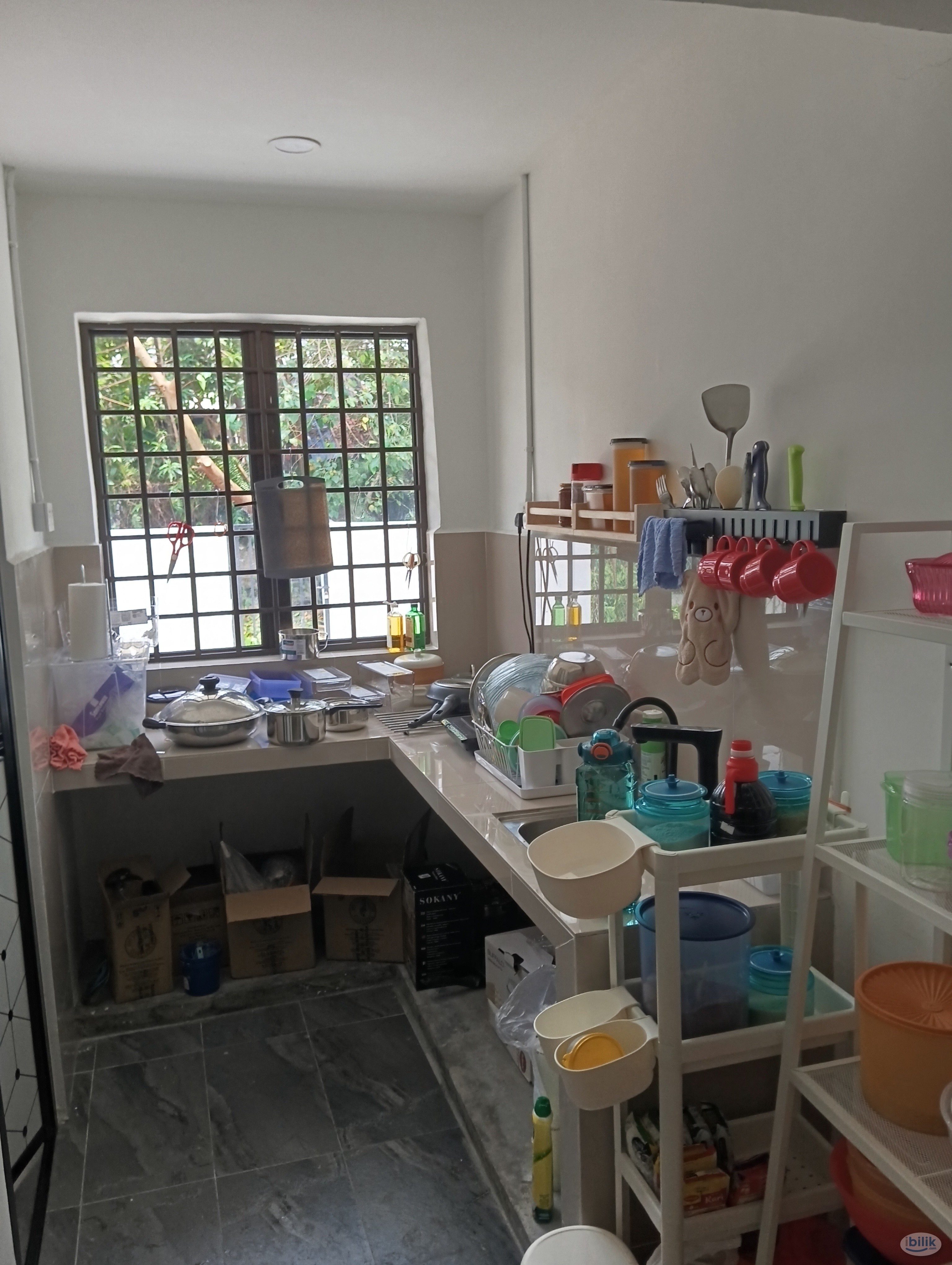 Middle Room at Subang Jaya, Selangor - Image 4