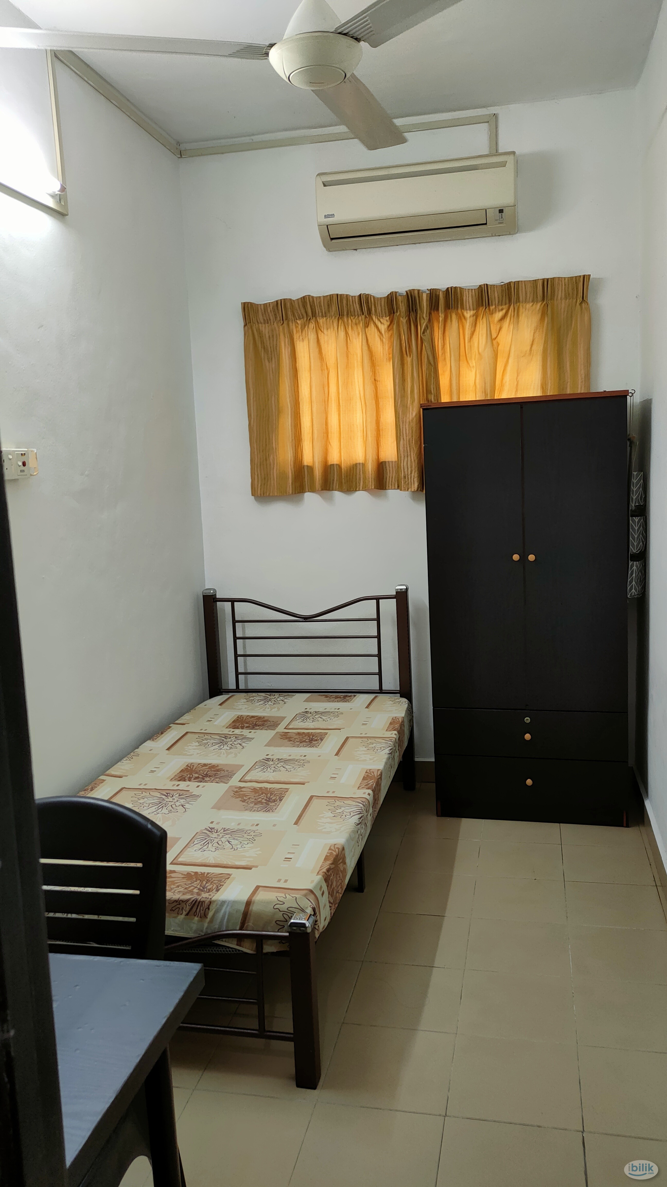 Single Room with attached bath infront of park posted by owner - Image 1