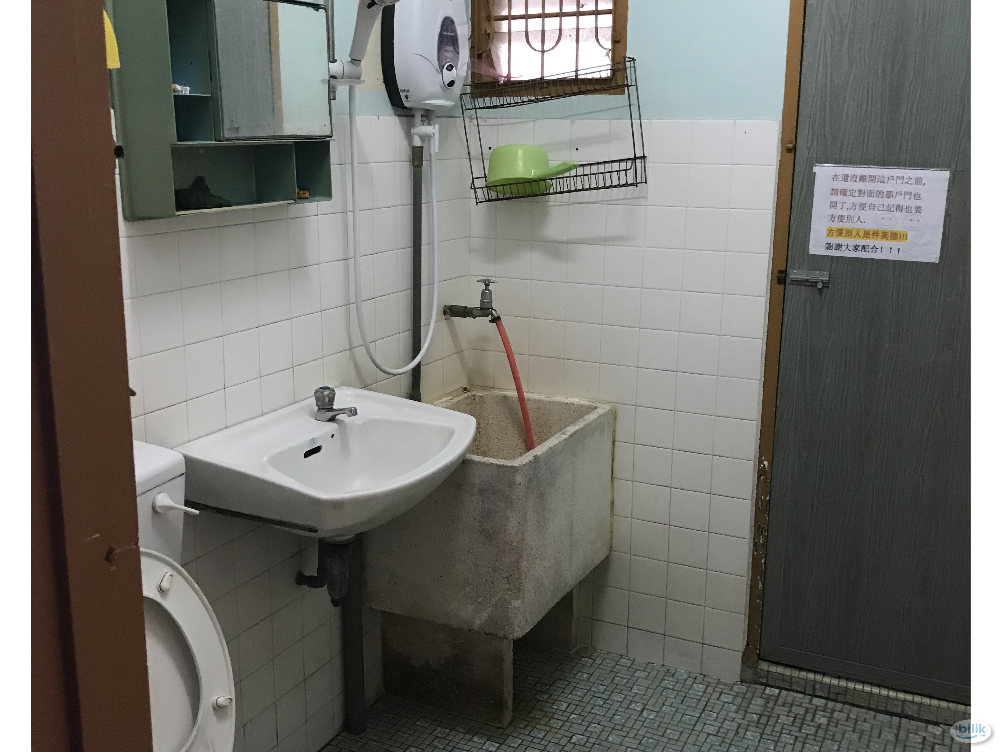 Middle Room at Kuantan Jalan Haji Junid - Image 3