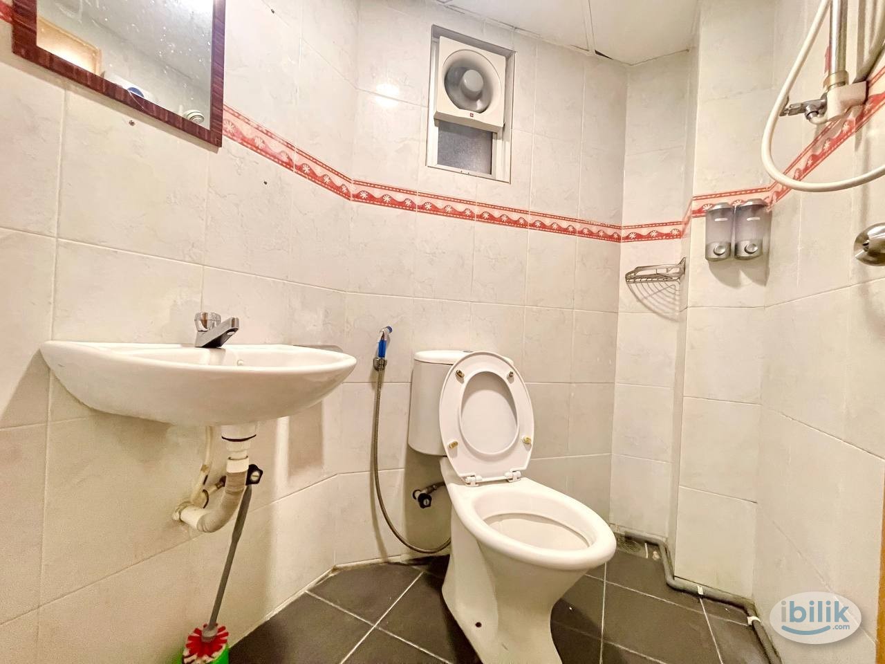 Zero Deposit KL CITY , Single Room with aircon beside LRT PWTC - Image 3