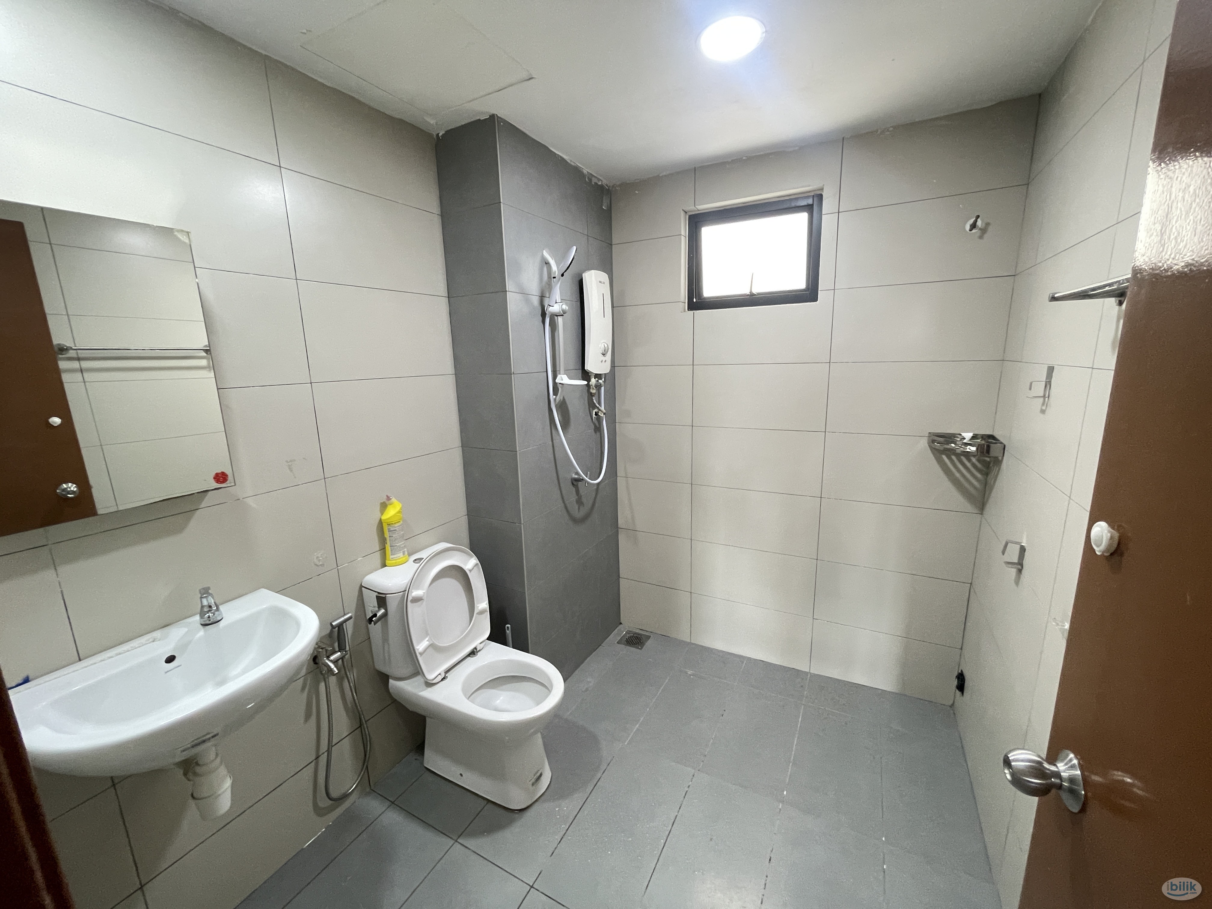 {Female Unit} Brand New Fully Furnished Master Room - Image 4