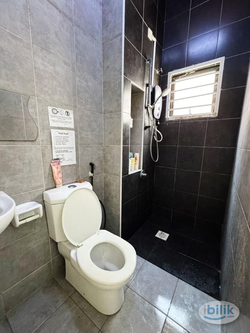 🌟Spacious Medium Room to Rent 📍Bandar Utama 🔥Low Deposit 🔥 Hot Area 🔥Highly Speed WiFi 📱 - Image 2