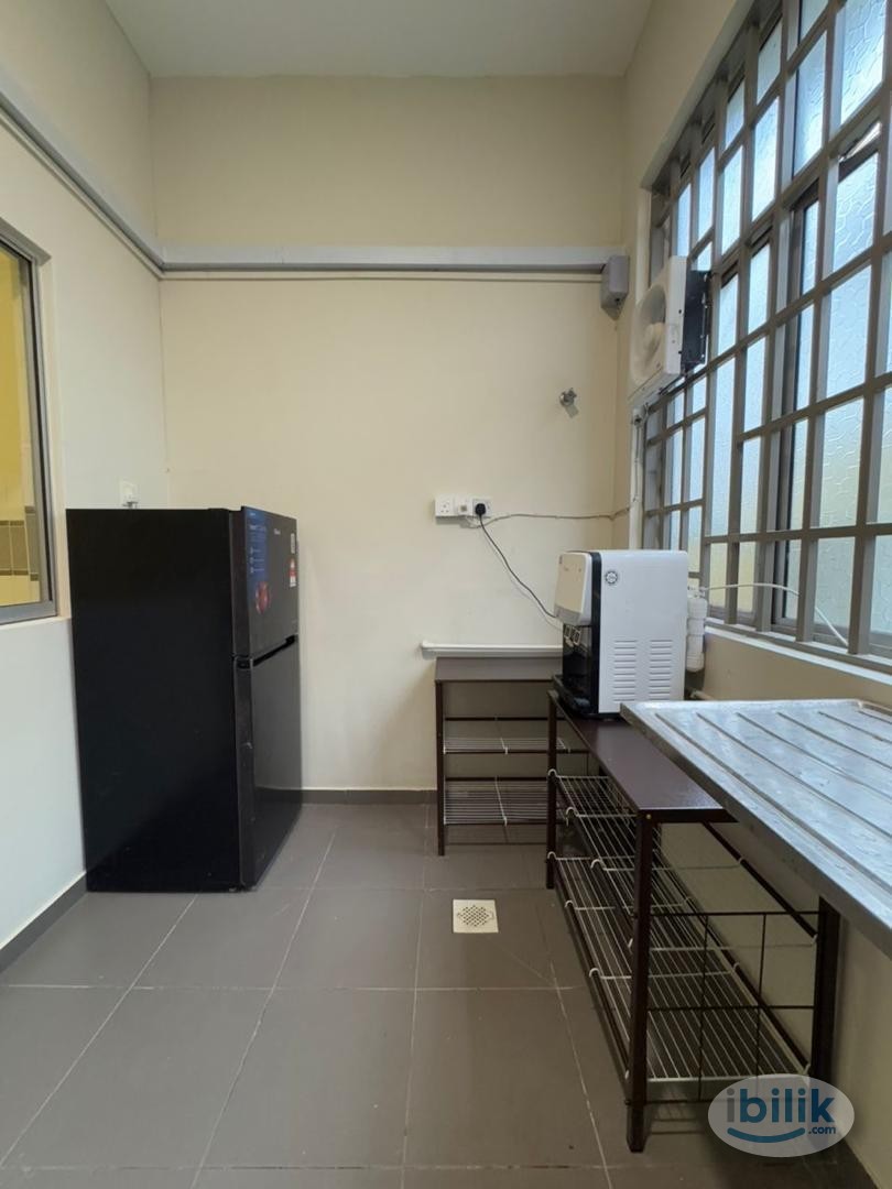🌟Spacious Medium Room to Rent 📍Bandar Utama 🔥Low Deposit 🔥 Hot Area 🔥Highly Speed WiFi 📱 - Image 3