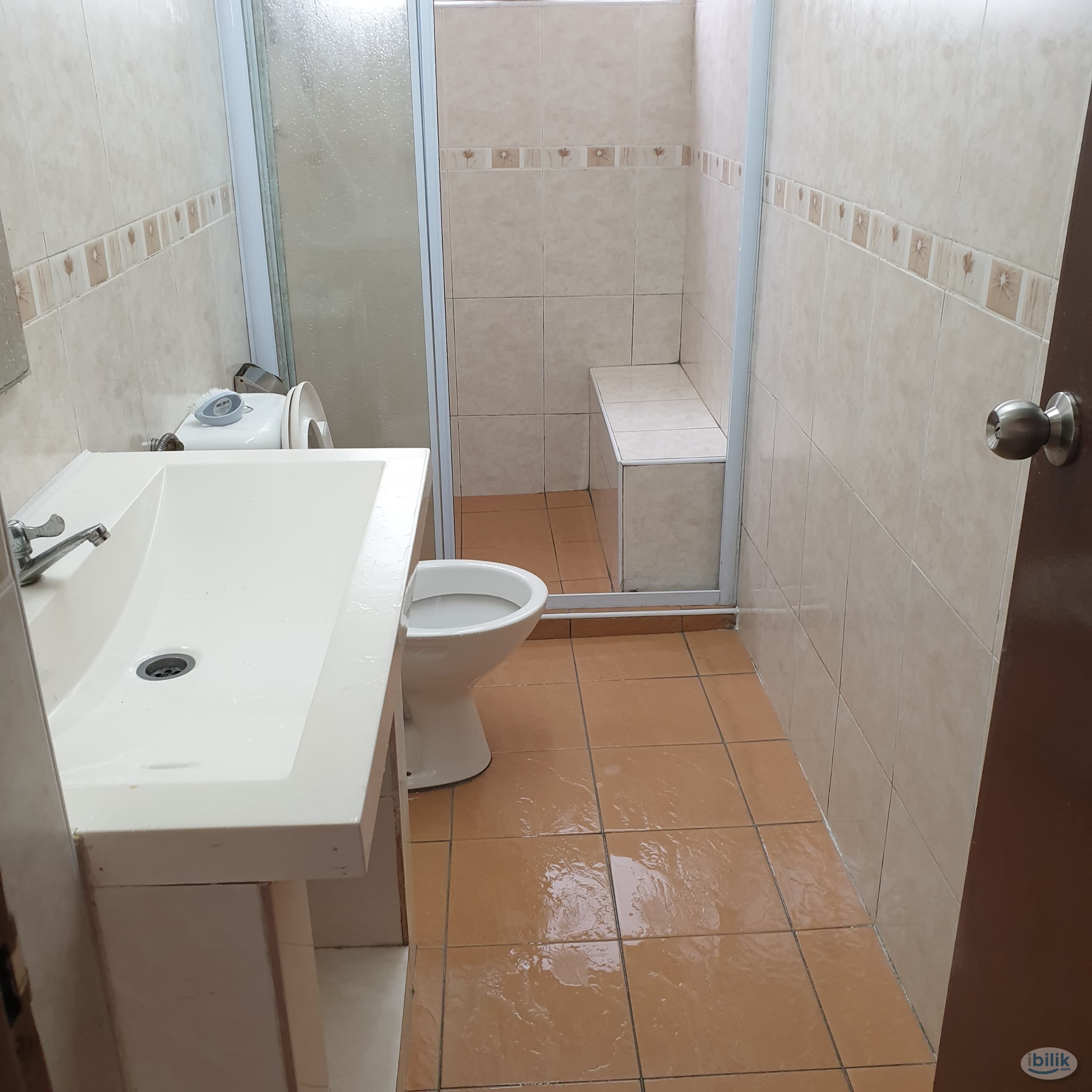 Female unit, Medium Room, 10 mins walk to LRT - Image 2