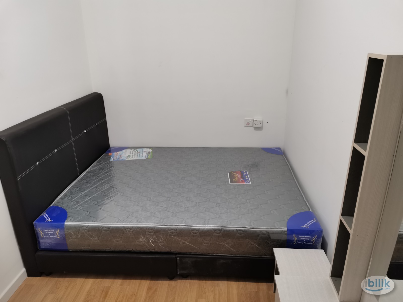 Tri Pinnacle aircond Middle room included utilities shared bathroom MIX GENDER - Image 1