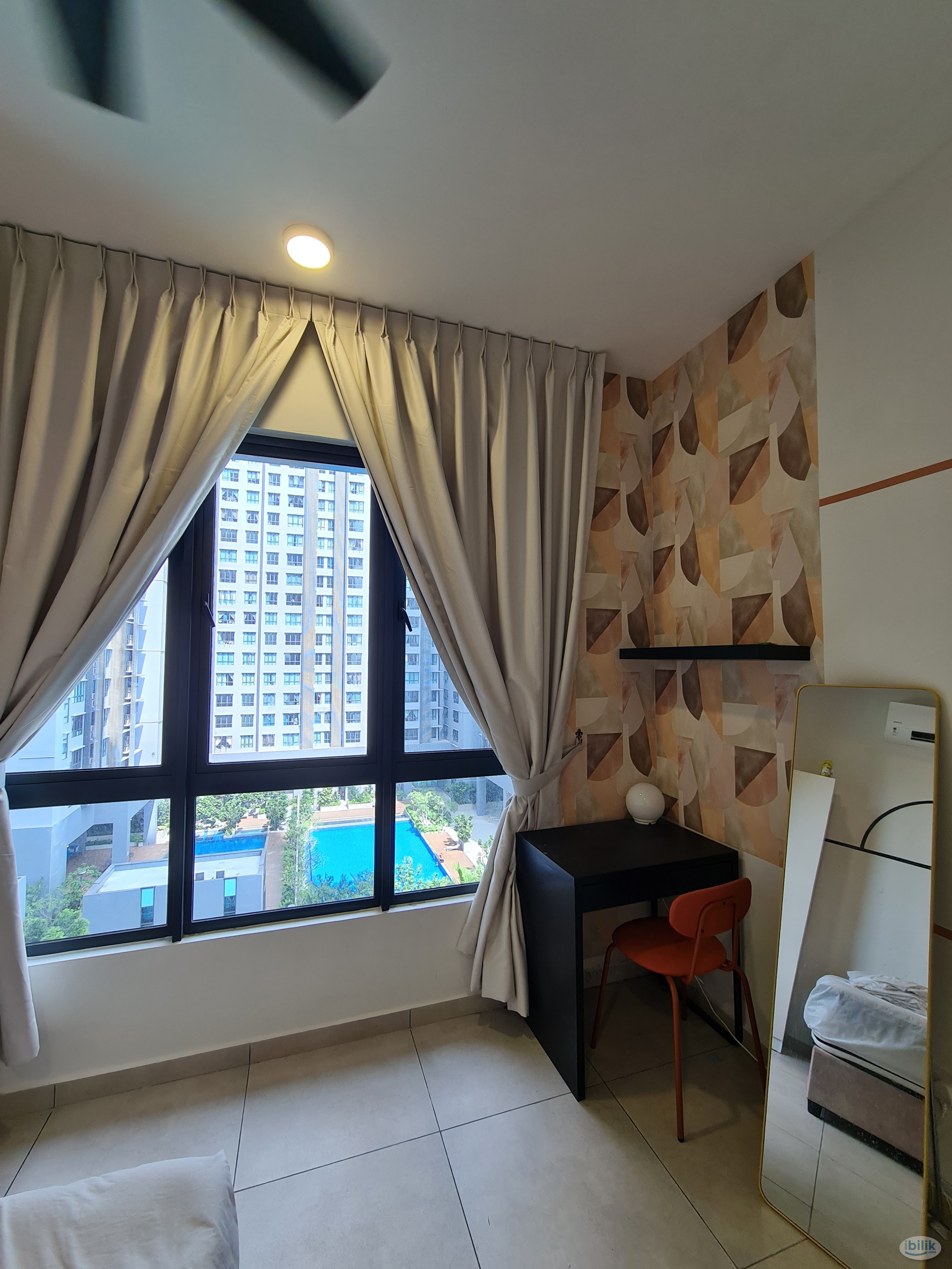 Middle Room at Meta Residences Putra Permai, Seri Kembangan - Image 2