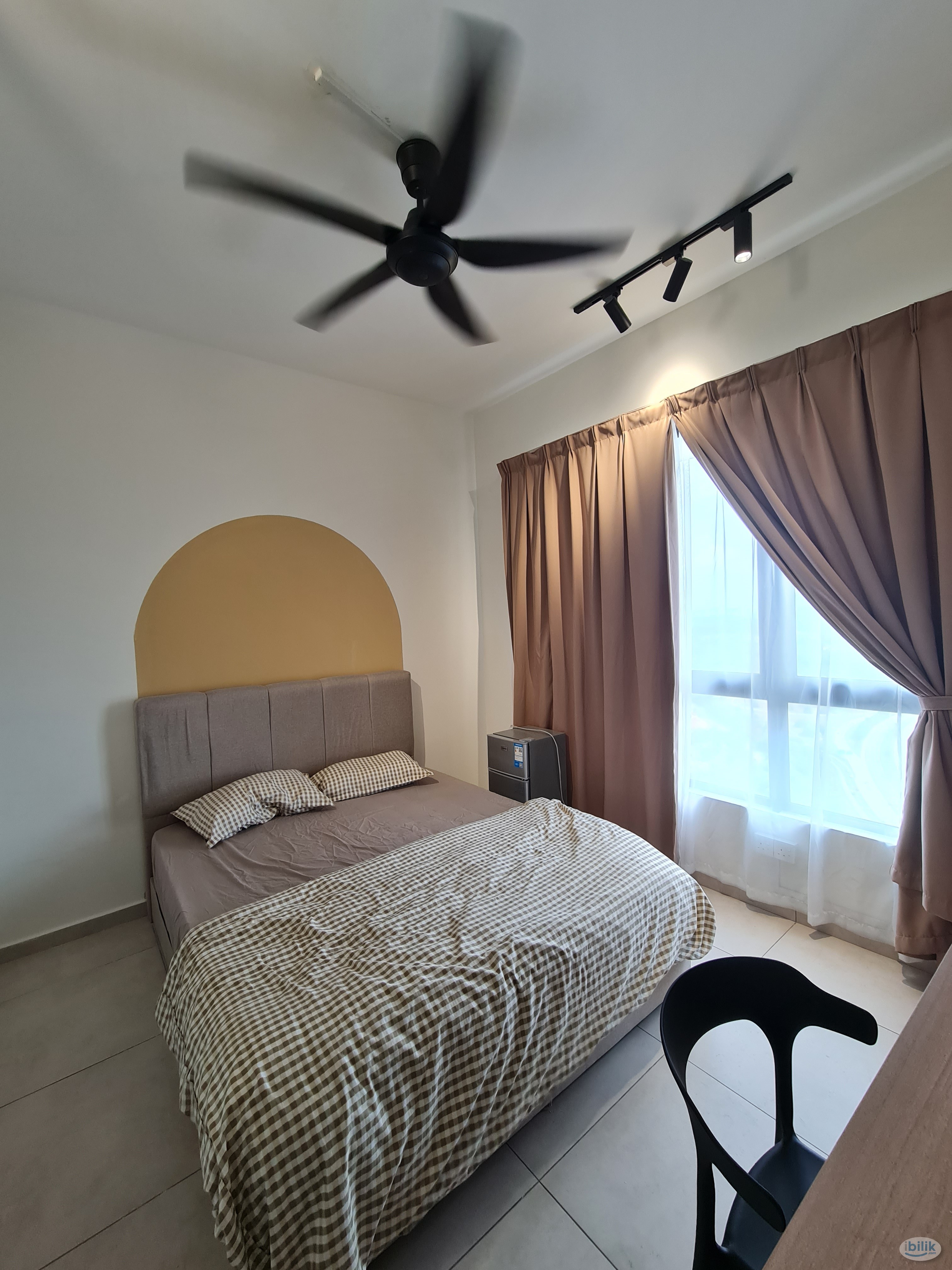 Middle Room at Meta Residences Putra Permai, Seri Kembangan - Image 1