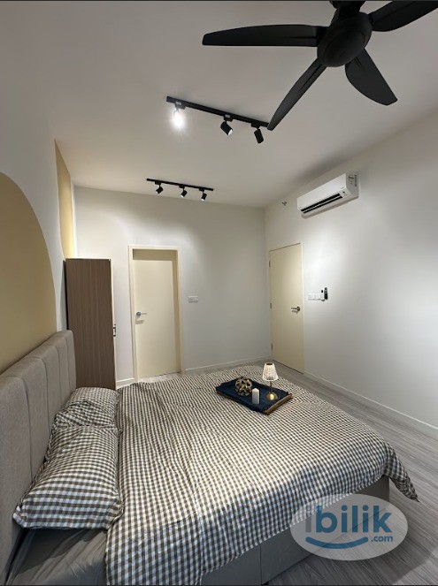 Master Room at Meta Residences Putra Permai, Seri Kembangan - Image 2