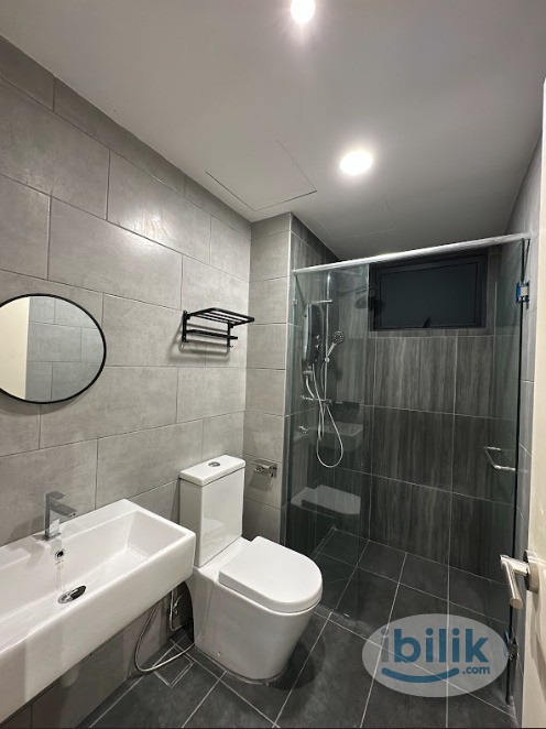 Master Room at Meta Residences Putra Permai, Seri Kembangan - Image 5