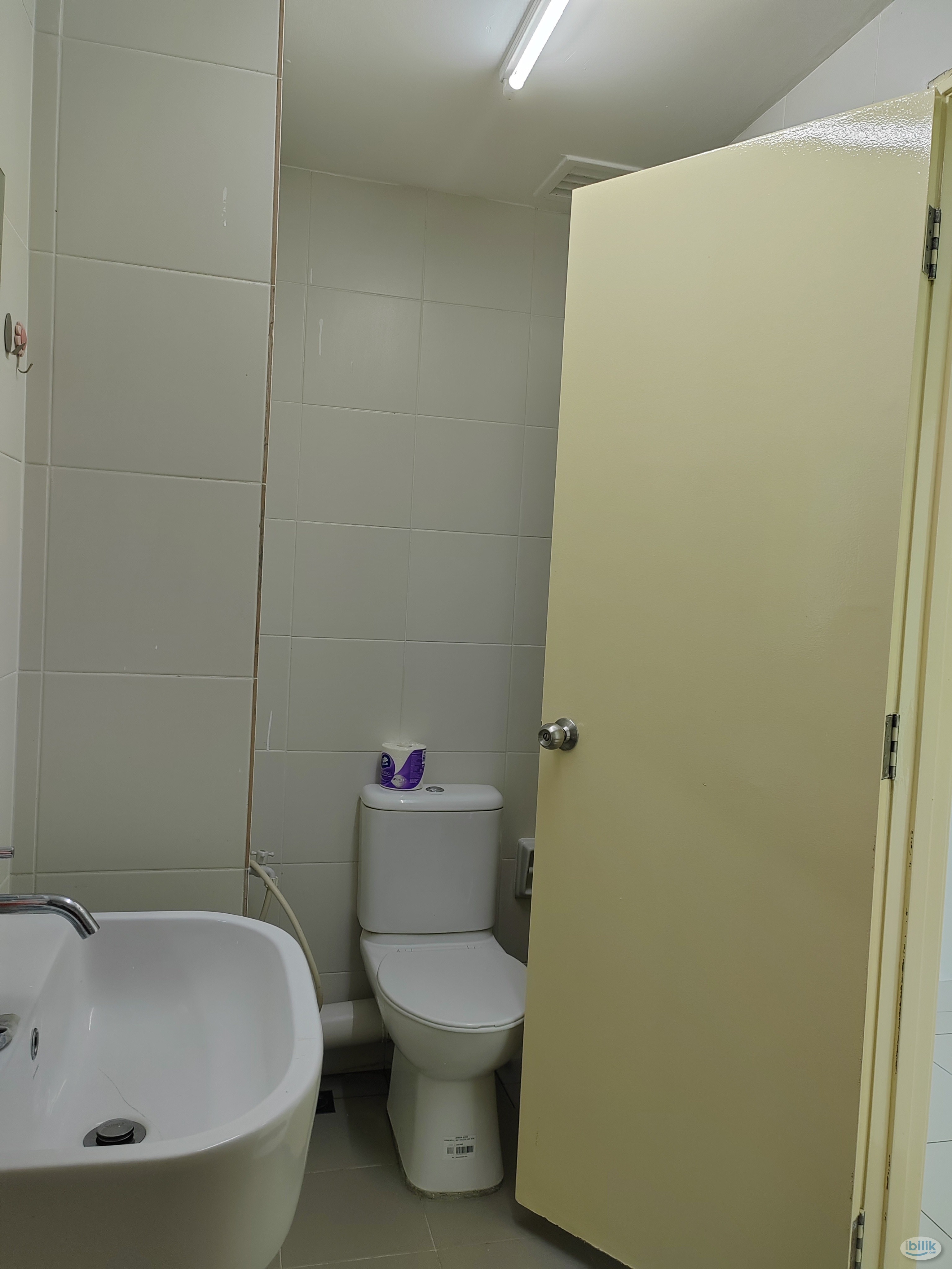Middle Room at Elit Heights, Bayan Baru - Image 2