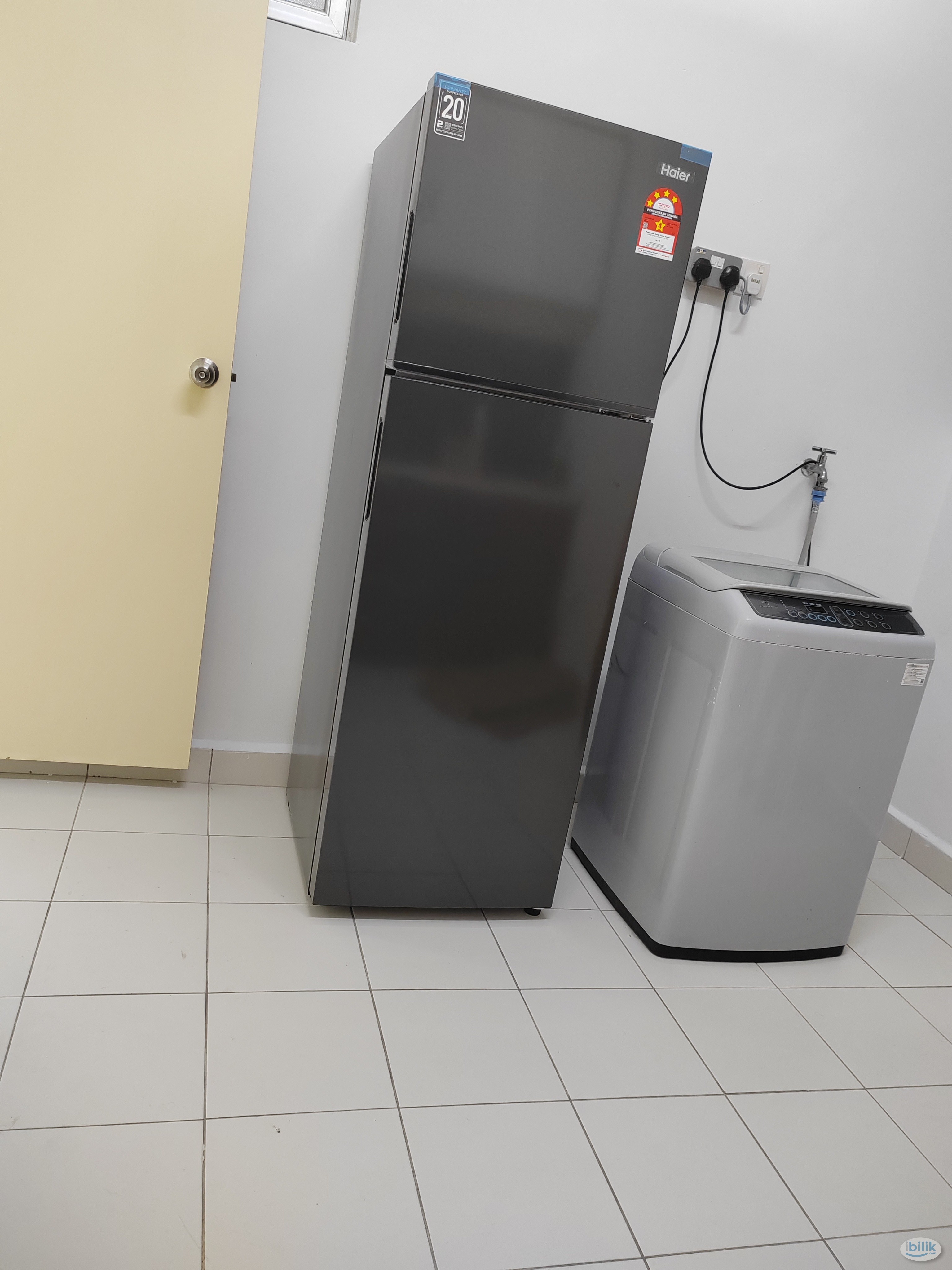 Middle Room at Elit Heights, Bayan Baru - Image 3