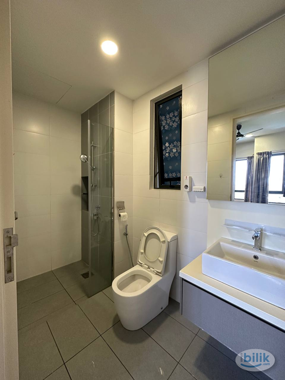 Single room at your luxury, Free water + Free wifi, Petalz Residence - Image 4