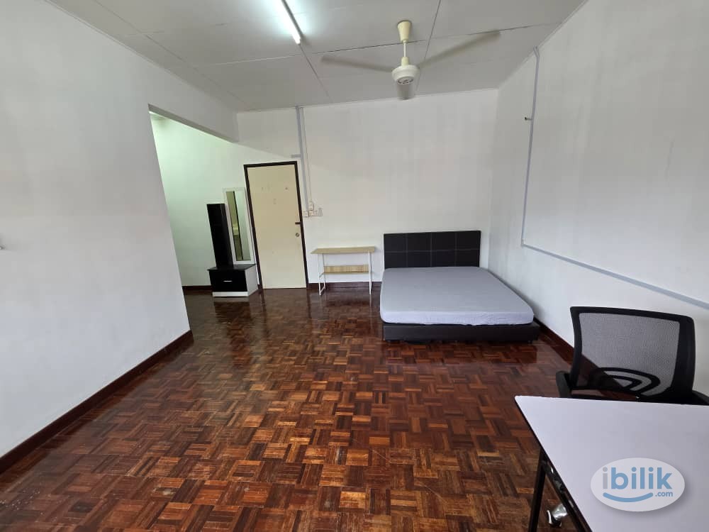 Master Room at Kota Damansara, Petaling Jaya - Image 2