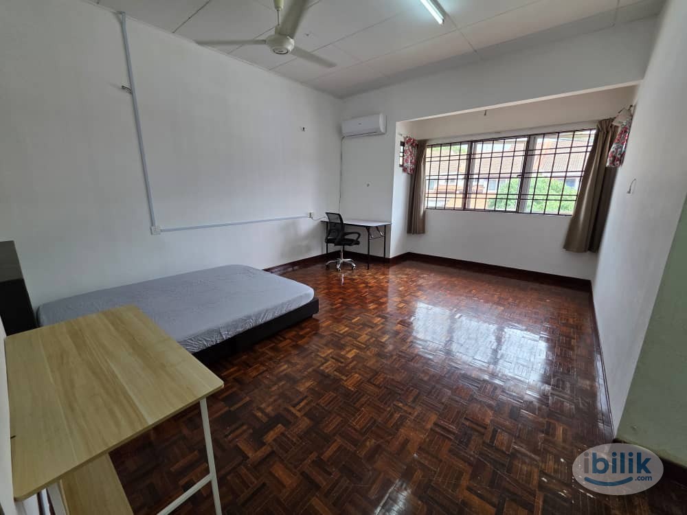 Master Room at Kota Damansara, Petaling Jaya - Image 1