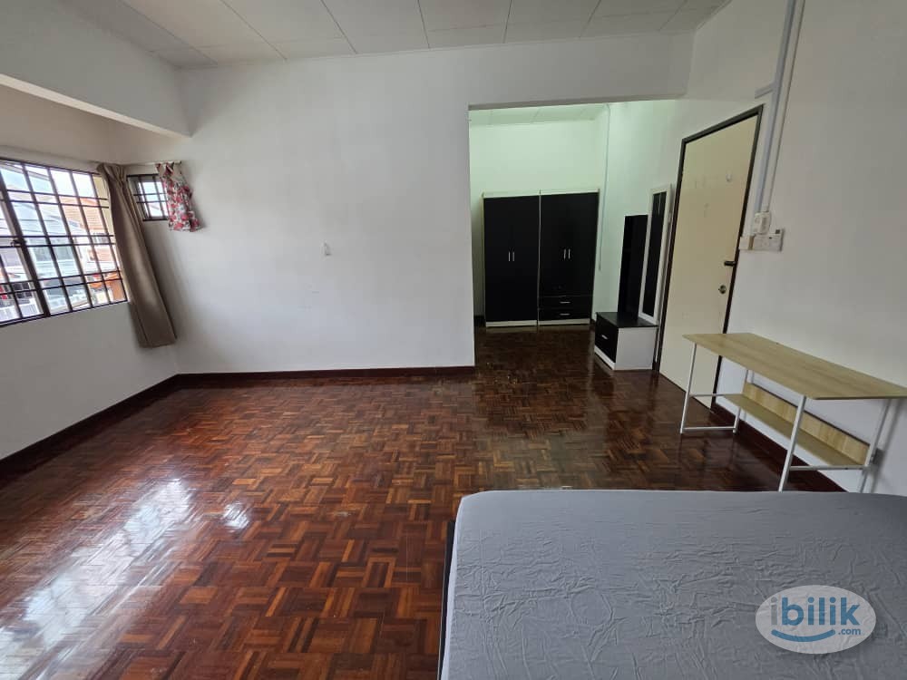 Master Room at Kota Damansara, Petaling Jaya - Image 3