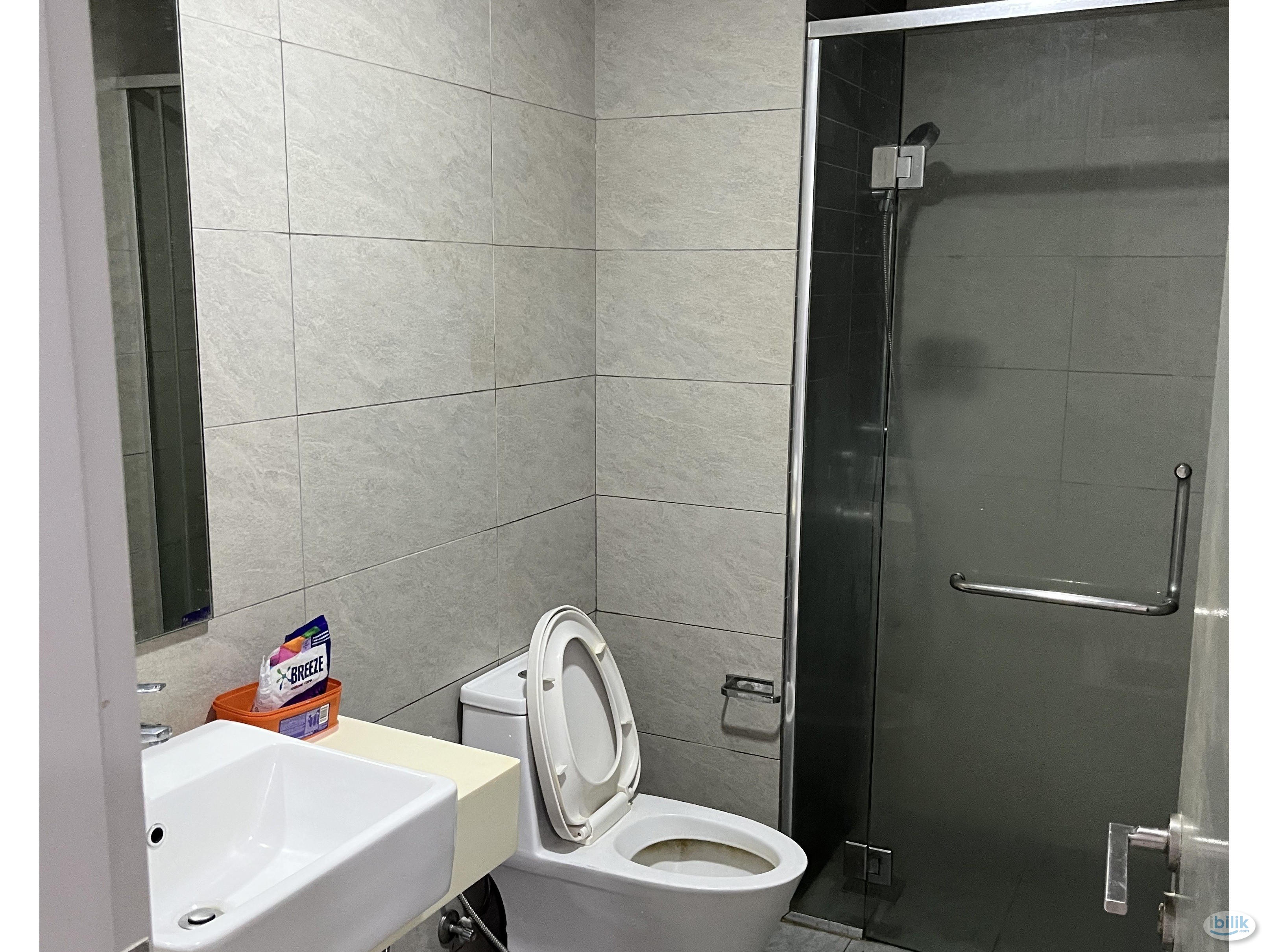 Window Air Cond Single Room at Vivo Residential Suites @ 9 Seputeh Condominium, Old Klang Road, near mid valley  - Image 2