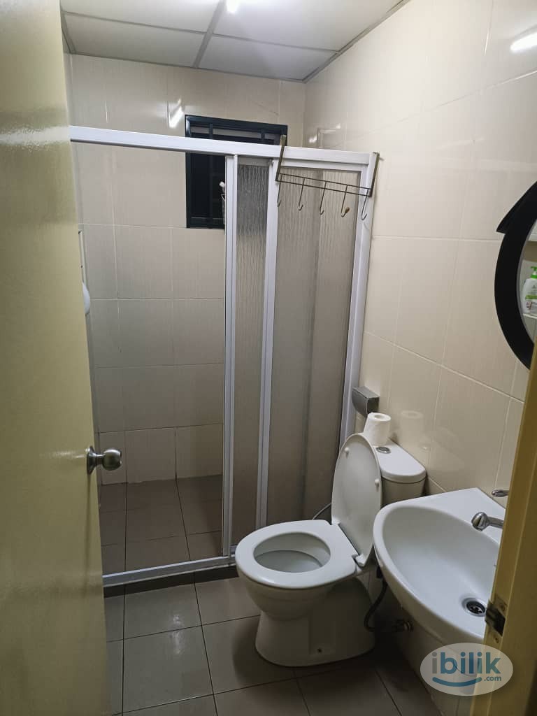 Middle Room at OUG Parklane, Old Klang Road - Image 3