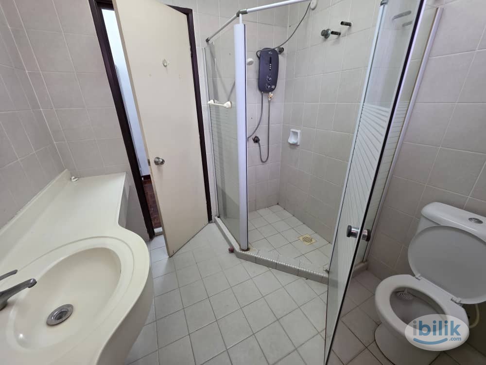 Master Room at Sepah Puteri, Kota Damansara, Free Wifi - Image 3