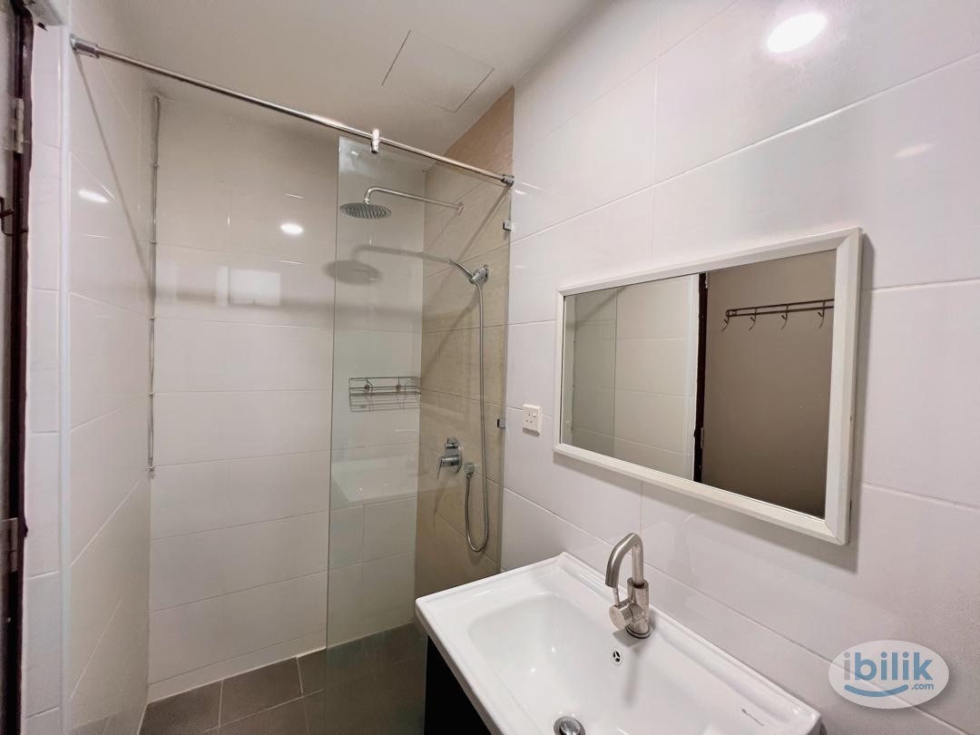 Master Room at SkyVille 8, Old Klang Road - Image 3