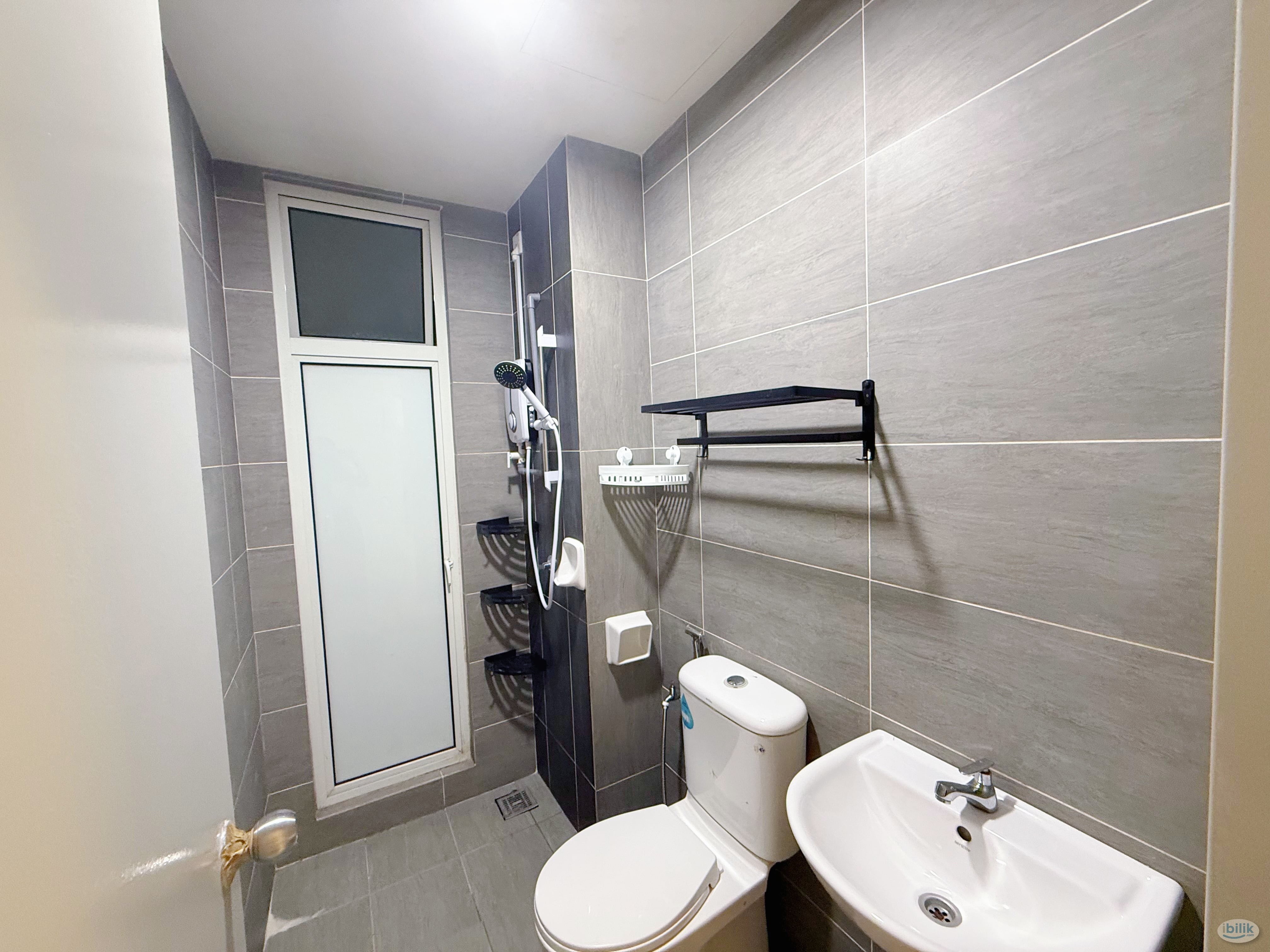 Middle Room at Damansara Damai, Petaling Jaya - Image 4