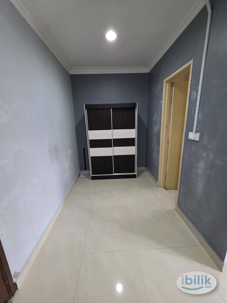 Master Room at Kota Damansara, Petaling Jaya - Image 3