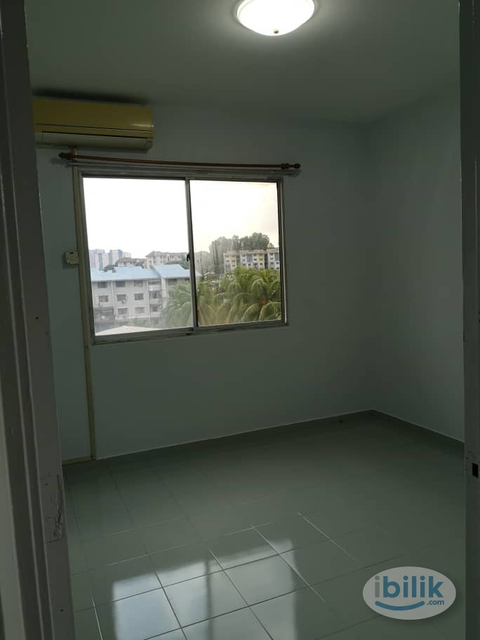 Middle Room Muslimah near AEON Setiawangsa - Image 2