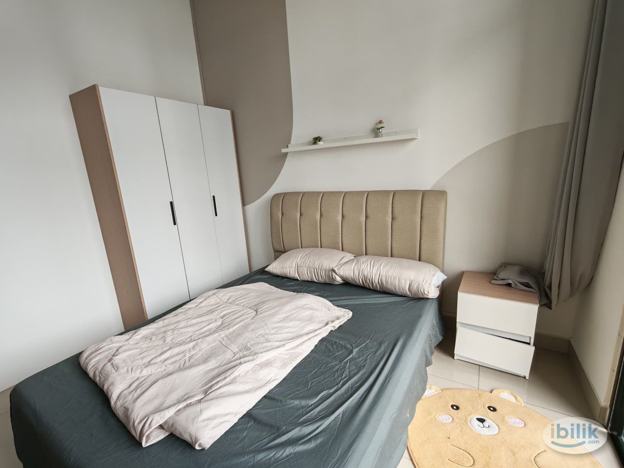 Walk to CIQ , Low Deposit , Free WIFI - Image 1