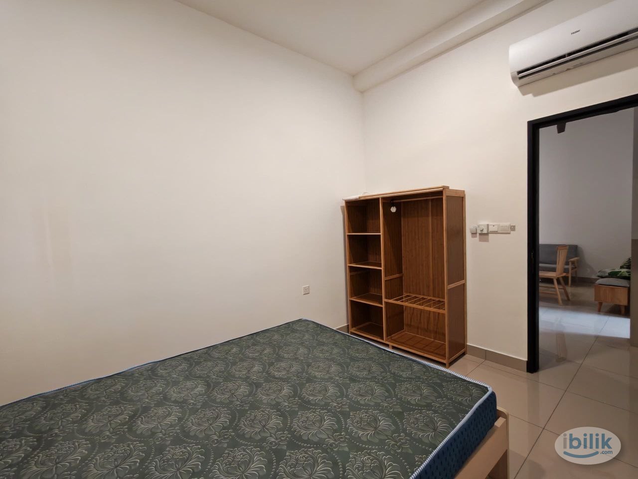 Walk to CIQ, Low Deposit , Free WIFI - Image 1