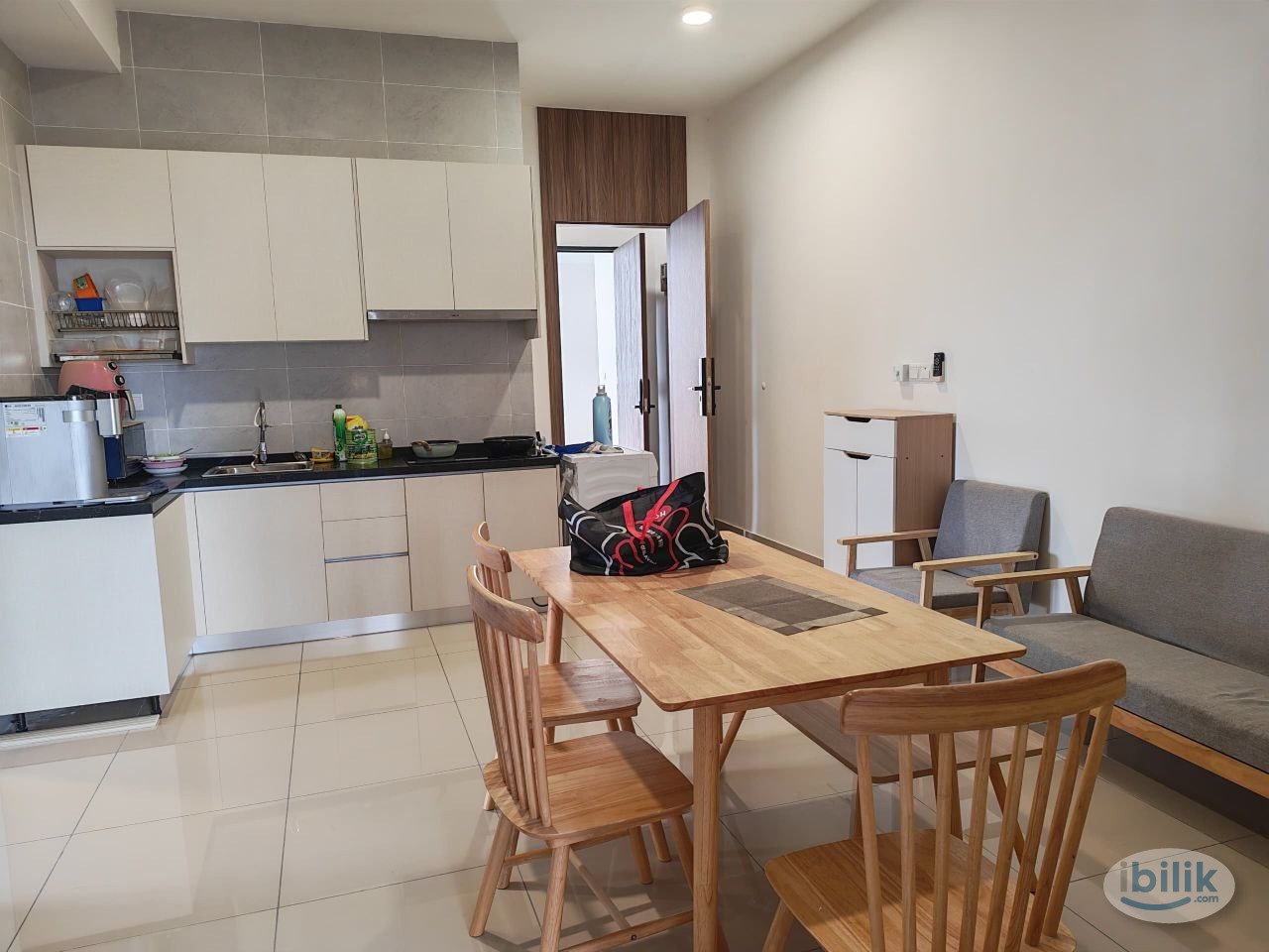 Walk to CIQ, Low Deposit , Free WIFI - Image 3