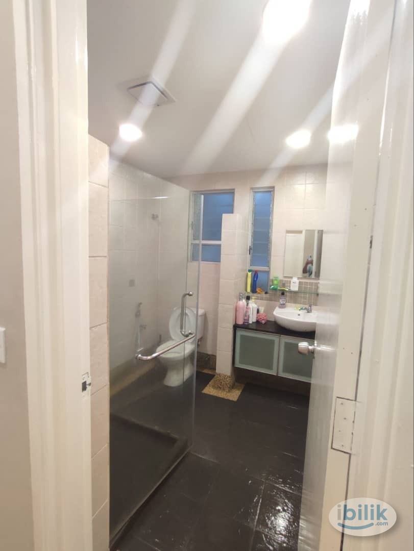 The Desa Putra Condominium Middle Room Lady Unit For Rent next door Sri Rampai LRT - Image 3