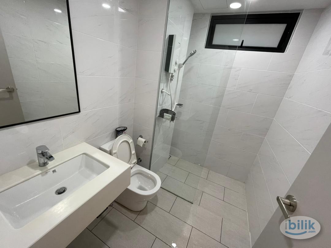 Batu Kawan master bedroom with private toilet Vertu condominium - Image 3