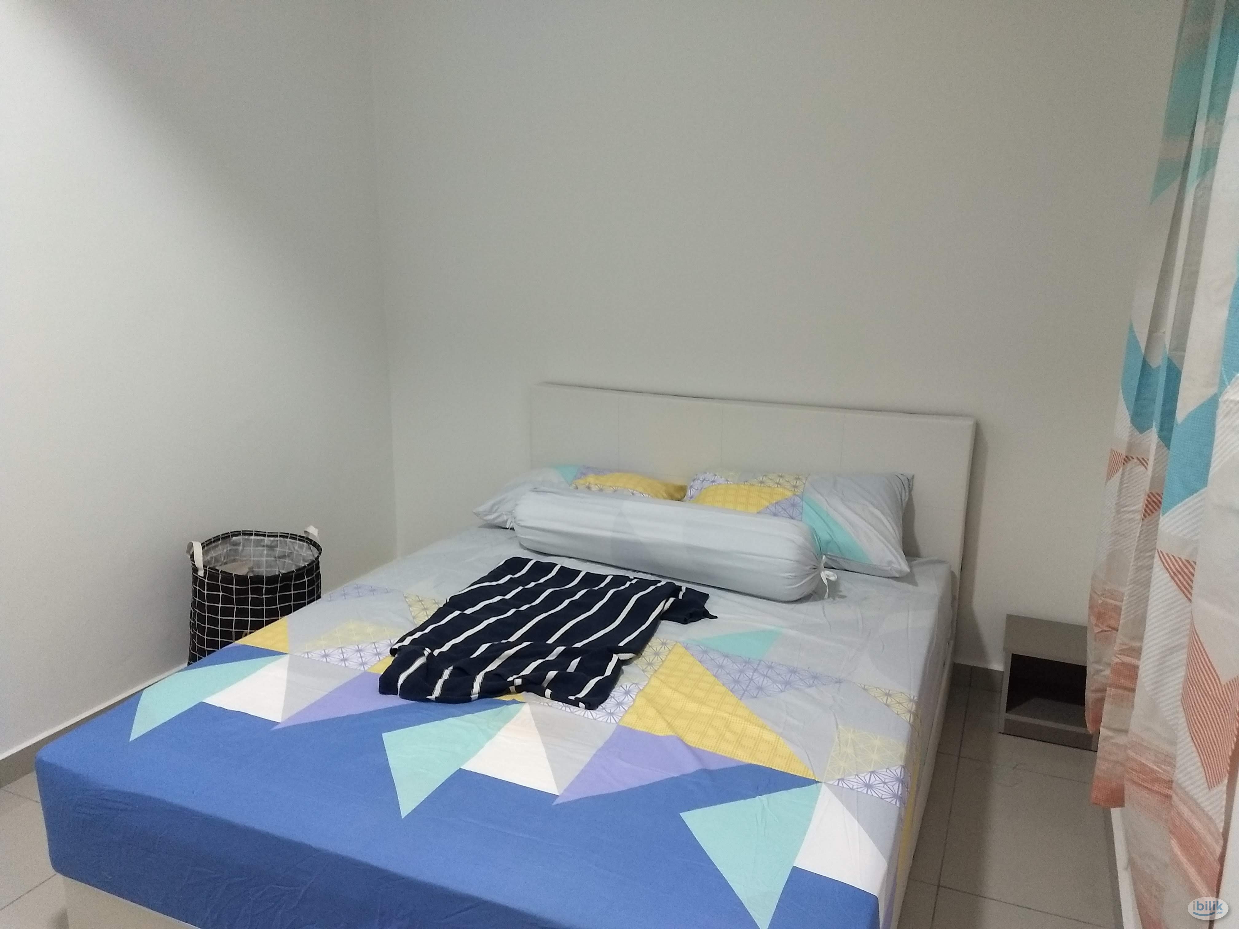 Promenade Aircond furnished Middle Room include utilities shared bathroom MIX GENDER - Image 1