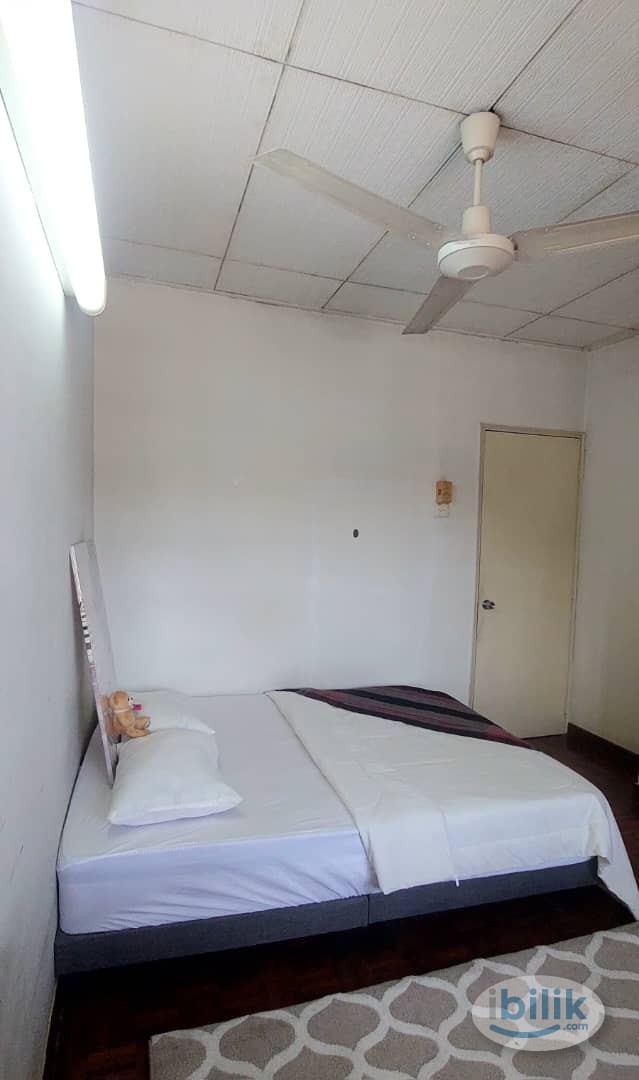 Damansara Jaya Middle room near Atria - Image 1