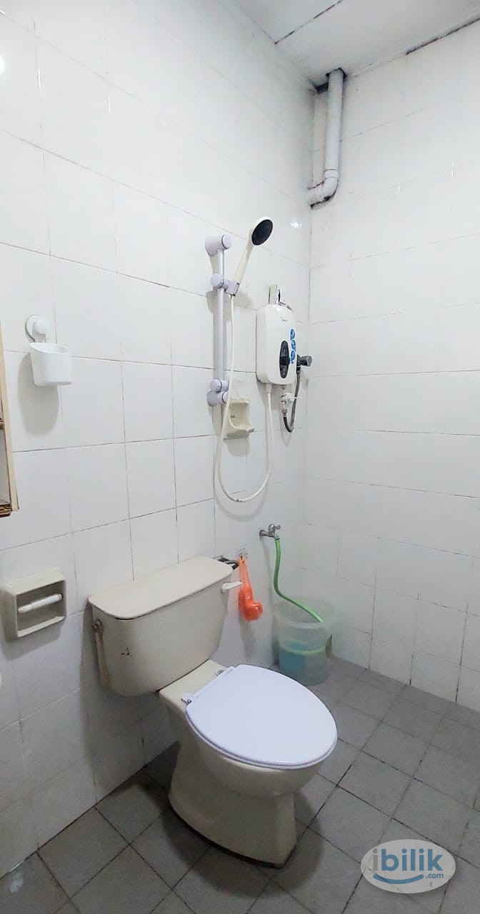 Damansara Jaya Middle room near Atria - Image 4
