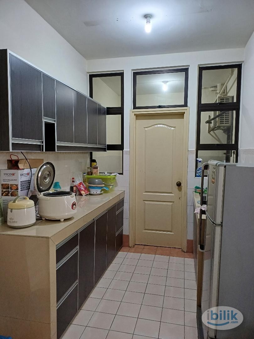 Middle Room at Pelangi Utama, Bandar Utama - Image 5
