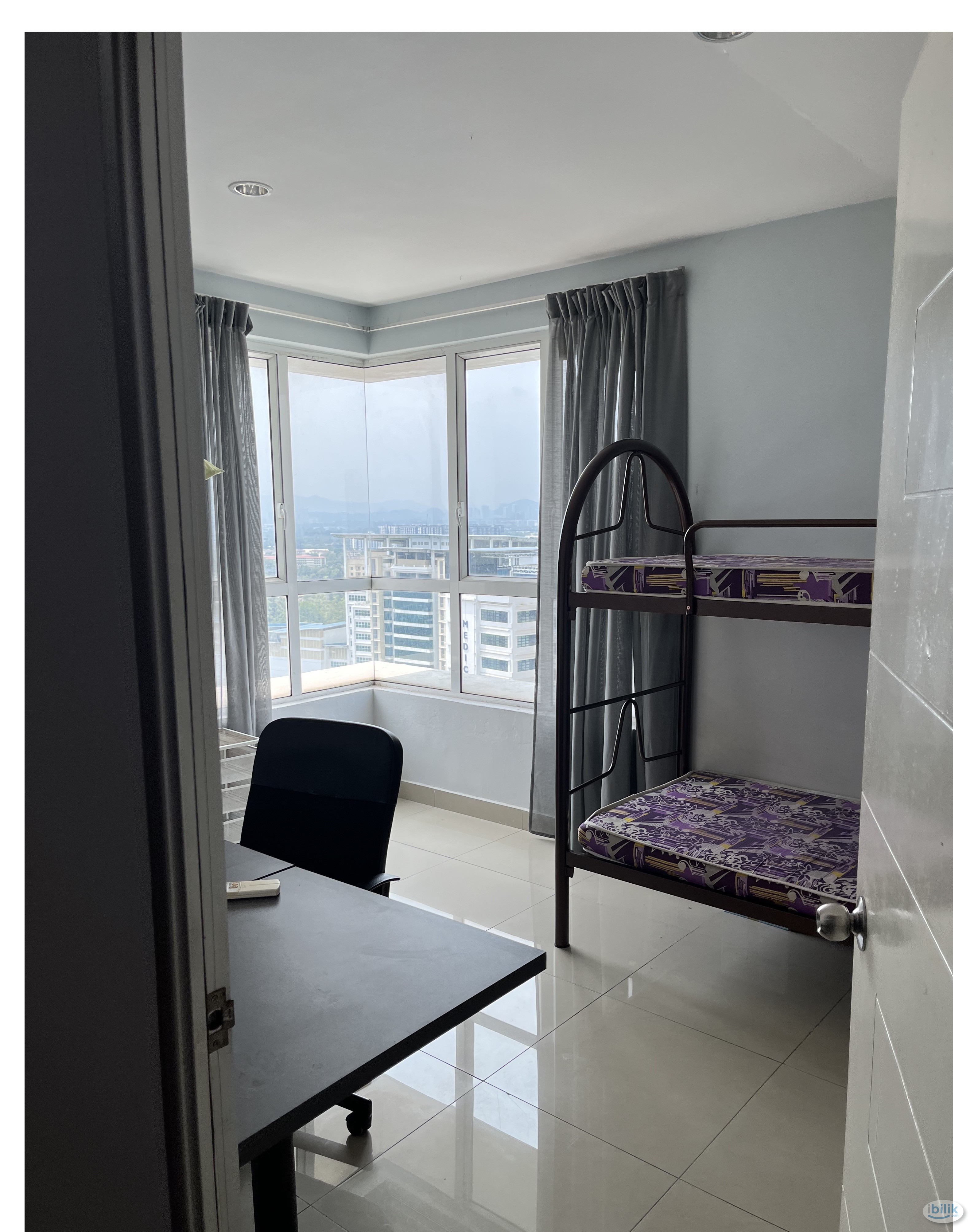 Air cond Middle Room(2 person shared)at Menara U, Shah Alam,3 min WALKING DISTANCE TO MSU & AEON SHAH ALAM . - Image 1
