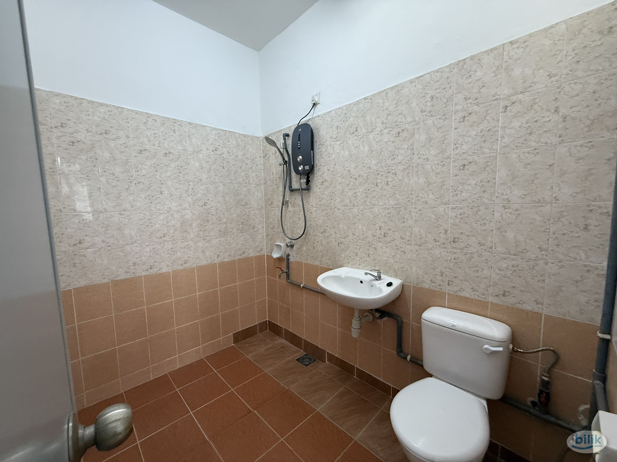 Landed House Master Room at Subang Jaya, Selangor - Image 5