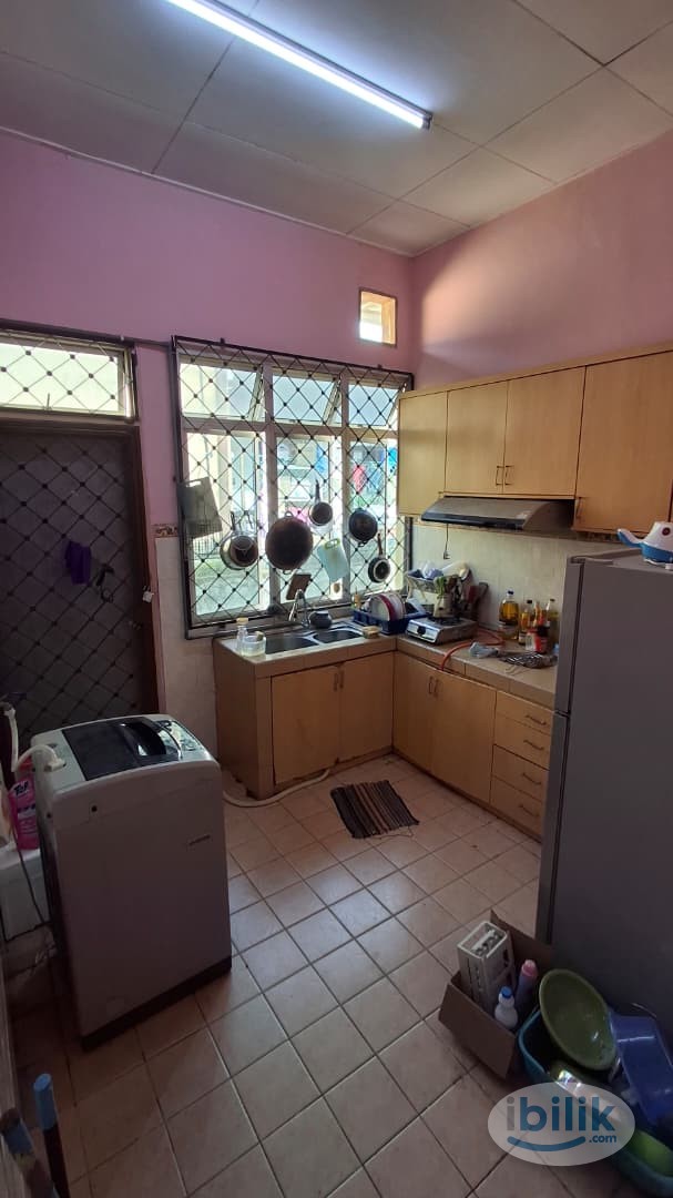 1pax Male Room • Attached Bathroom • WiFi • 5mins to Samsung/Ansell • TTJ Semi-D - Image 3