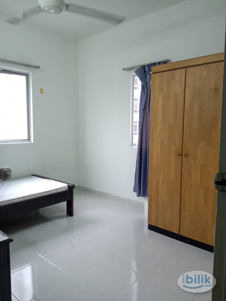 Middle Room at Endah Regal, Sri Petaling - Image 2