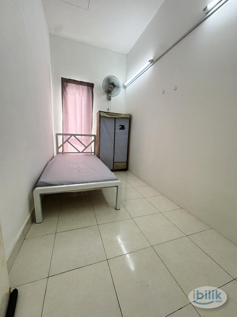 LAST YEAR PROMO 🔉Middle Room for Rent + Air-Cond at Setia Alam🌟Zero Deposit & Free Utilities‼️😍 - Image 1