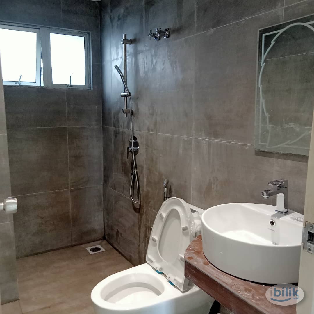 Middle Room at Endah Ria, Sri Petaling - Image 2