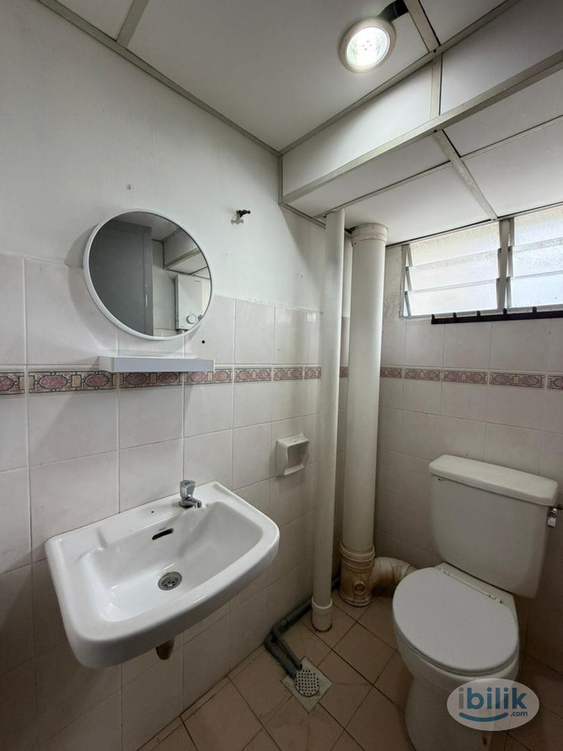 Master Room at Tanjung Tokong, Penang - Image 4
